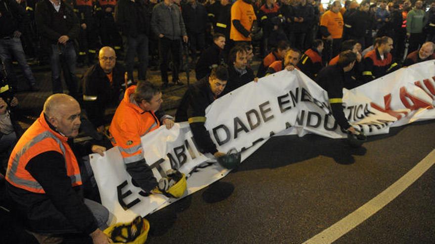 Protesta de los trabajadores de Alcoa // V.Echave