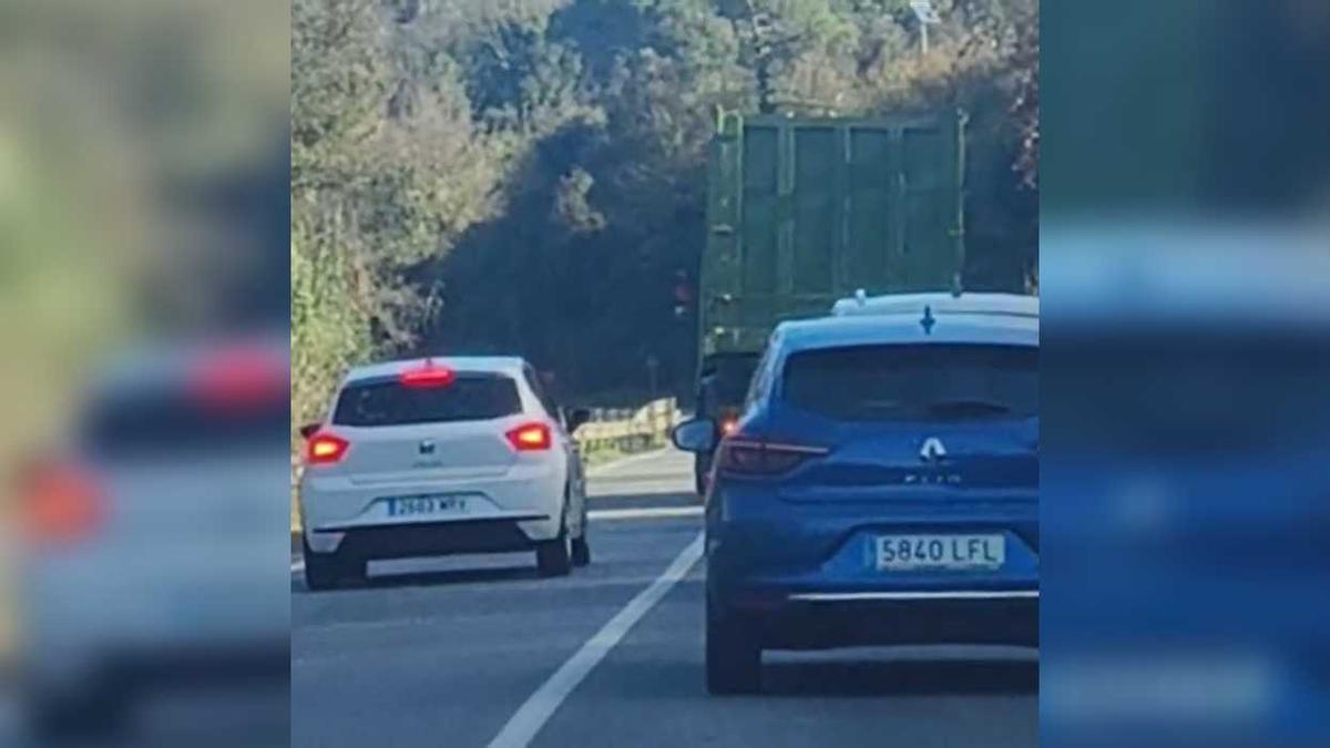 Vídeo | Roba un cotxe a Salt i circula en sentit contrari per la carretera de la Vergonya