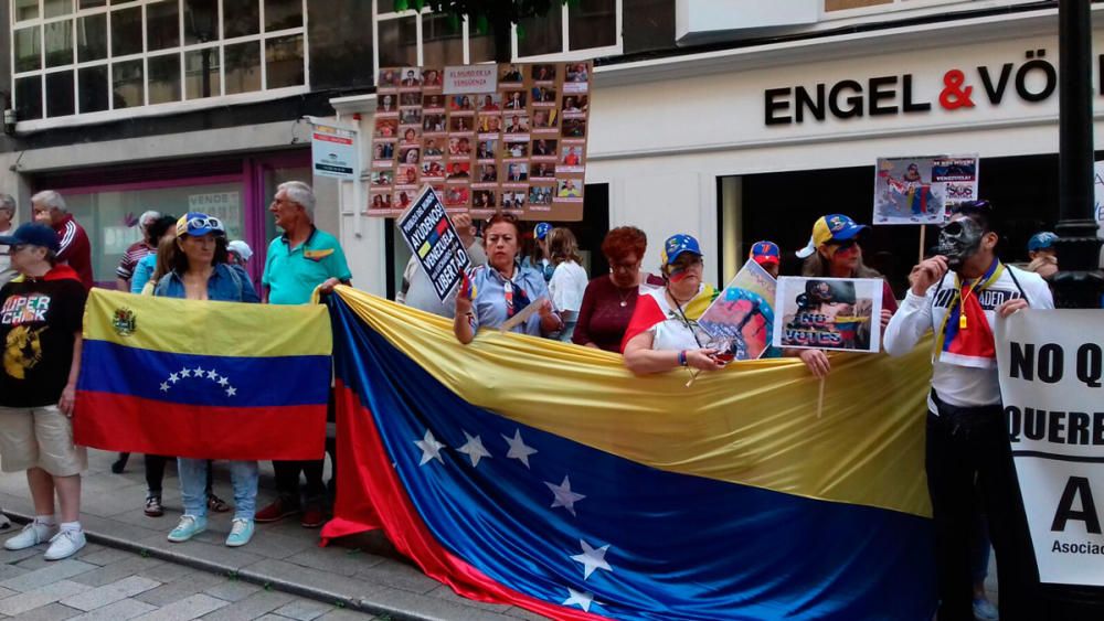 Pensionistas venezolanos claman en Vigo contra el fraude electoral en su país