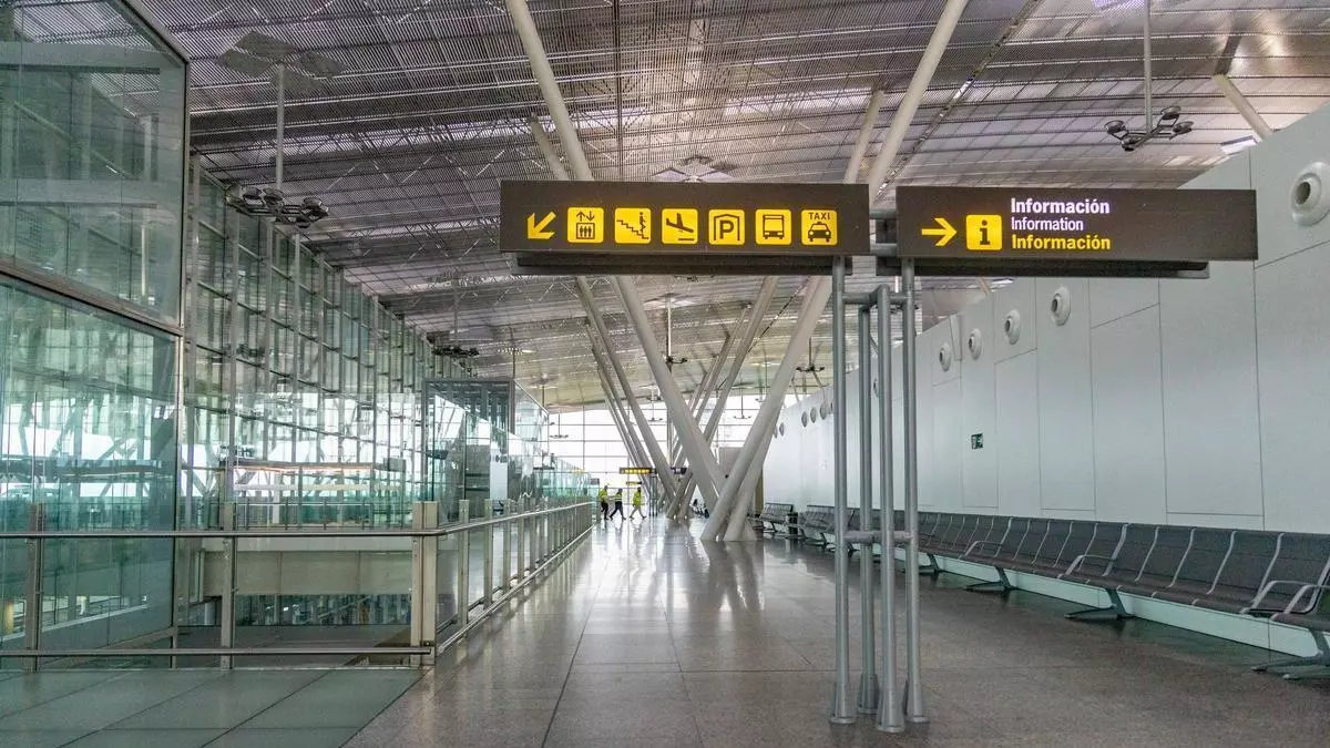 Raxoi busca en Reus atraer novas rutas aéreas para Lavacolla