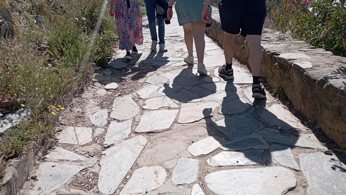 Faltan más de 250 losas de pizarra en la subida a Gibralfaro, utilizada en su gran mayoría por turistas.