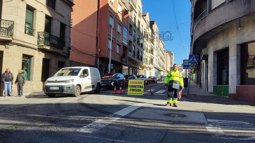 Tramo de Pazos Fontenla cortado ayer debido a las obras de asfaltado. | Gonzalo Núñez