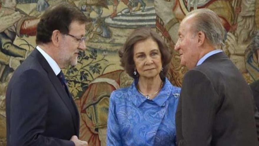 El Rey y Rajoy bromean con la Roja