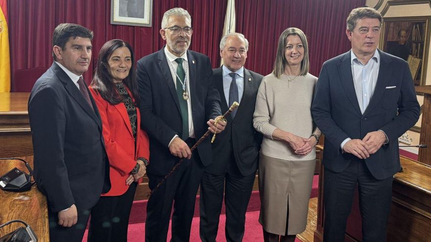 Desde la izquierda, Pedro Blanco, Isabel Rodríguez, Miguel Fernández, José Tomé, Lara Méndez y Besteiro, ayer. | Cedida