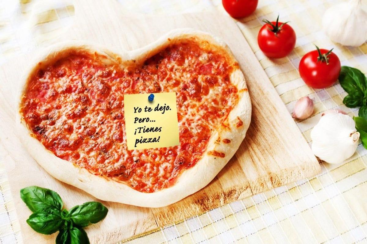 imagen de pizza con nota de 'Hasta luego MariCarmen'
