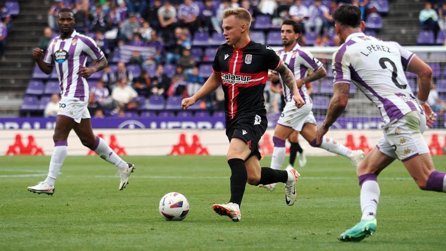 El FC Cartagena resucita al Real Valladolid en el 90 (1-0)