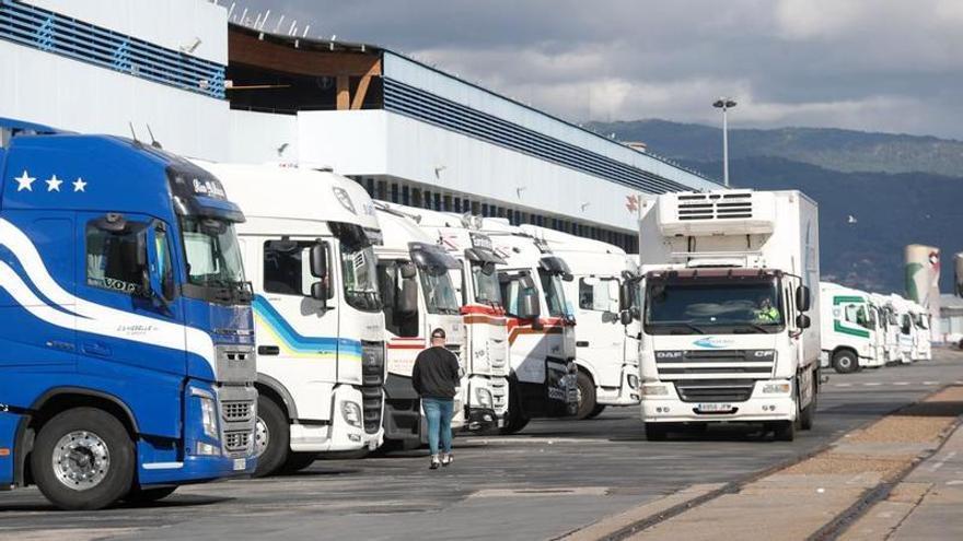Los transportistas reclaman al Gobierno las ayudas prometidas por el alza del precio de los combustibles