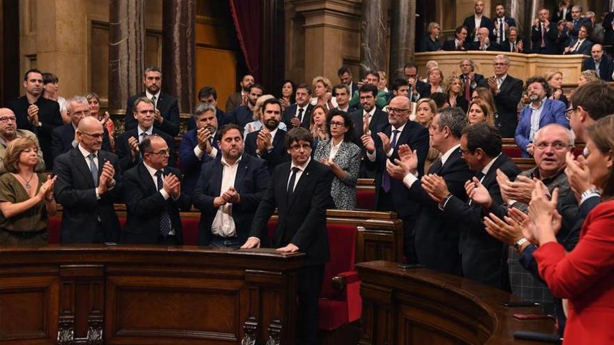 Puigdemont pone en suspenso la declaración de independencia