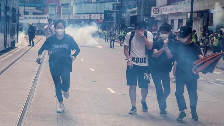 Nuevas protestas y cargas policiales en Hong Kong