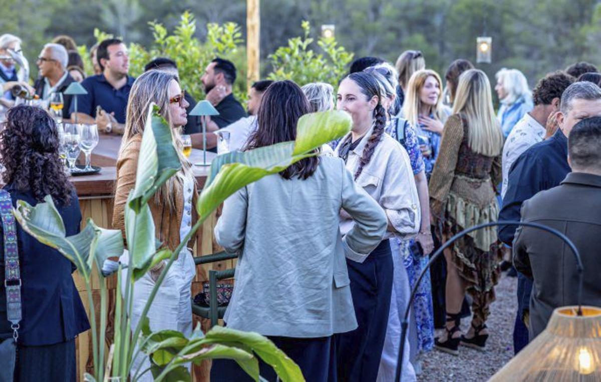 Cerca de 150 invitados en la presentación.