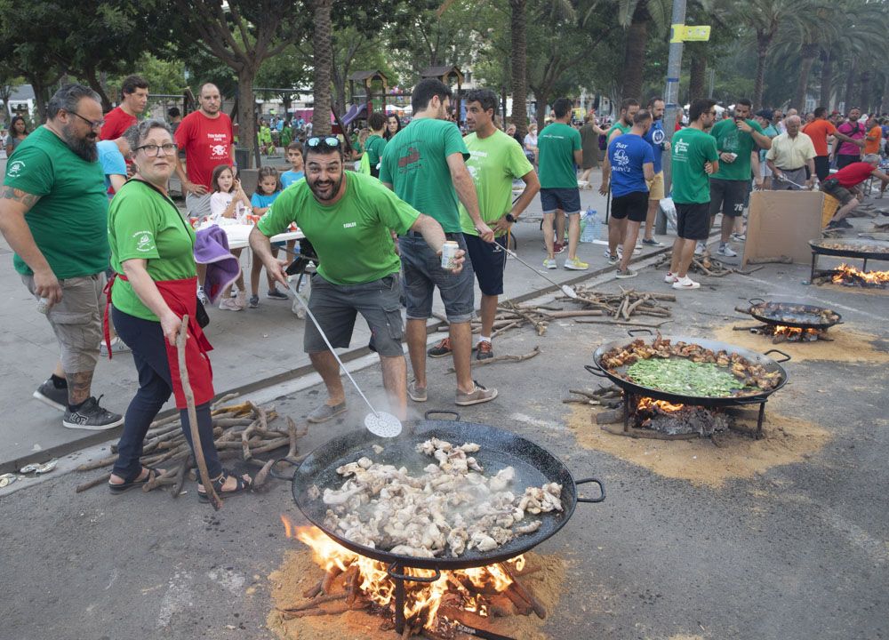 Fiestas de Sagunt. Las peñas en el tradicional concurso de paellas.