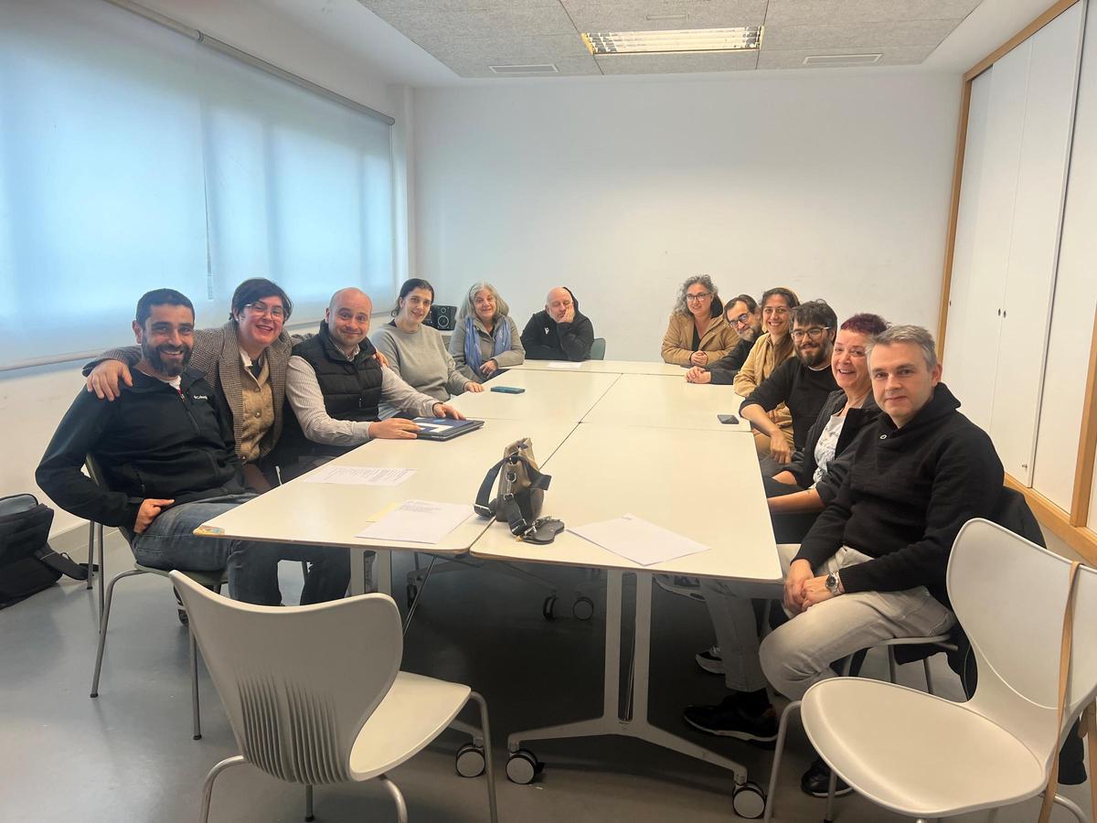 Nueva presidencia en la asociación de vecinos de Novo Mesoiro, de Víctor Lamela a Patricia Fernández