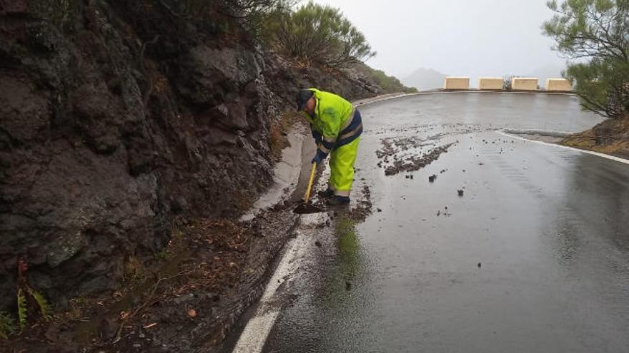 Una de las intervenciones del personal del servicio de conservación de carreteras del Cabildo de Tenerife.