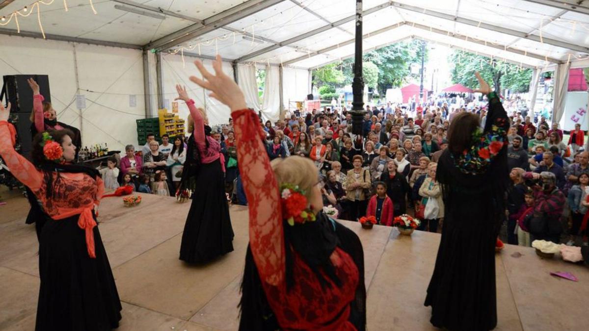 Una actuación en las fiestas de San Pedro de La Felguera.