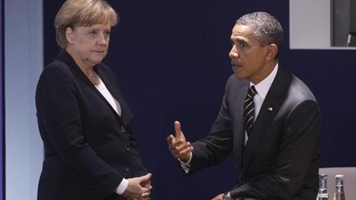 Merkel y Obama charlan durante una reunión del G-20 en Cannes, en el 2011.