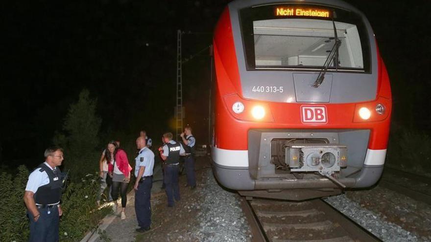 Hallan el dibujo de una bandera del Estado Islámico en la habitación del agresor del tren