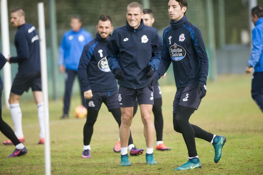 El técnico convoca a 19 jugadores, por lo que tendrá que hacer un último descarte antes del encuentro ante el Sevilla.