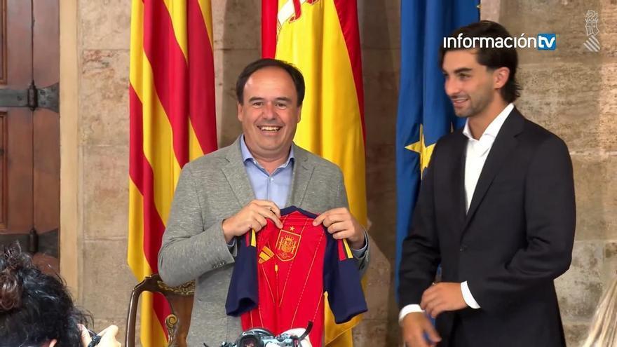 La Generalitat rinde homenaje al campeón del mundo Ferran Torres