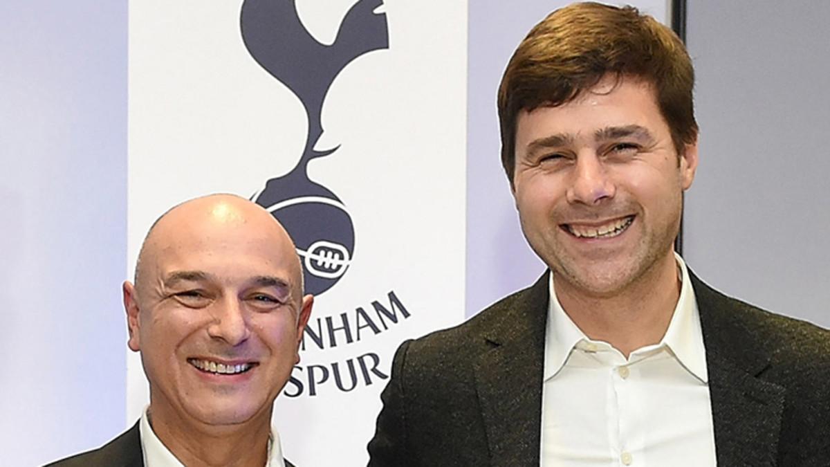 Pochettino, junto al presidente de Tottenham, Daniel Levy