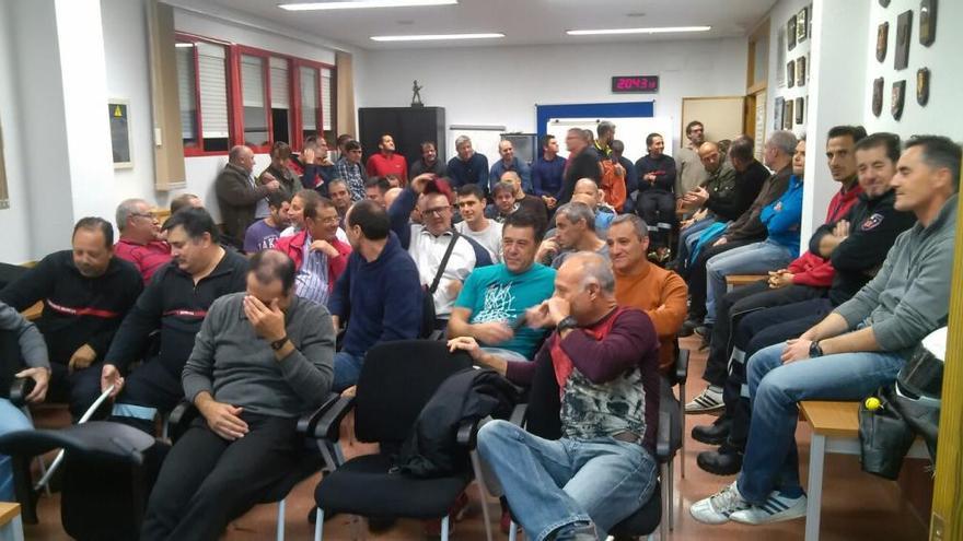 Un instante de la asamblea celebrada el miércoles por la noche