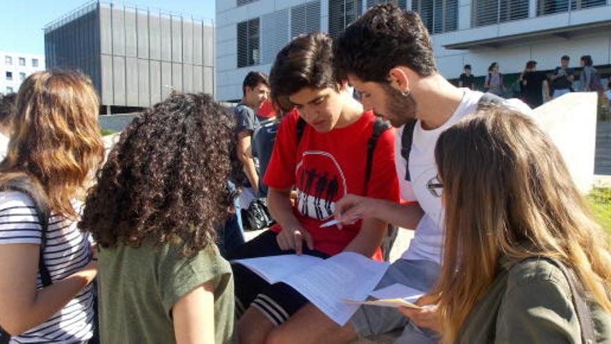 Alumnes de l&#039;Institut Miquel Bosch i Jover d&#039;Artés, a la FUB-UManresa.