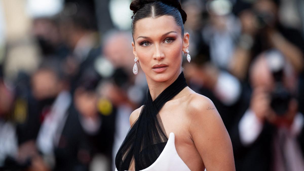 Primer plano de Bella Hadid en el Festival de Cannes con joyas de Chopard