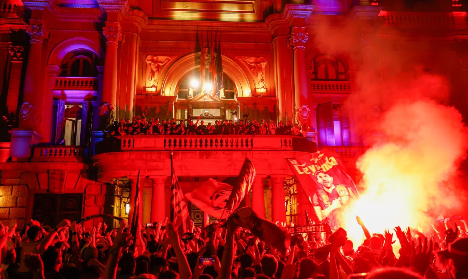 Todas las fotos de la rúa del Levante UD por su ascenso a Primera División