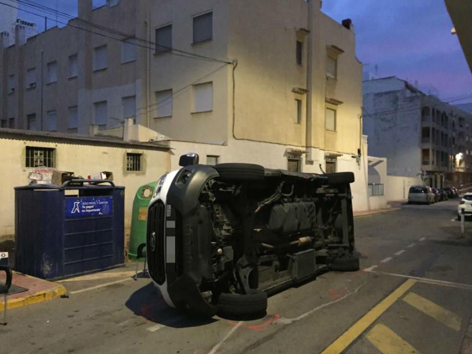 Un ambulancia vuelca en La Mata