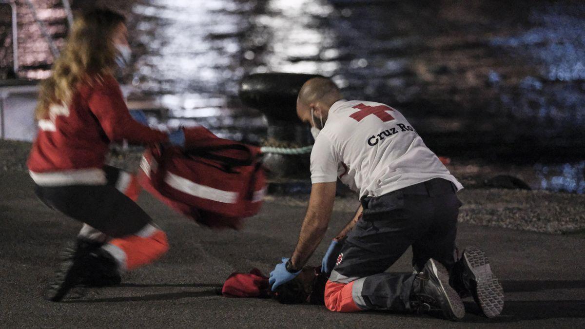 La reanimación a la menor maliense en Arguineguín muestra el drama que se vive en la costa canaria