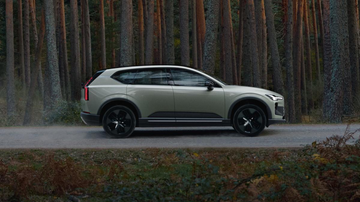 El Volvo EX60 Cross Country tiene una mayor distancia libre al suelo.