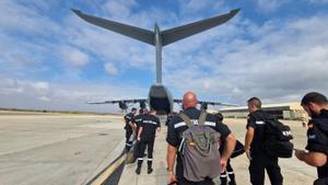 Un equipo USAR de la UME, compuesto por 56 militares y 4 perros, ha despegado hoy desde la Base Aérea de Zaragoza hacia Marrakech
