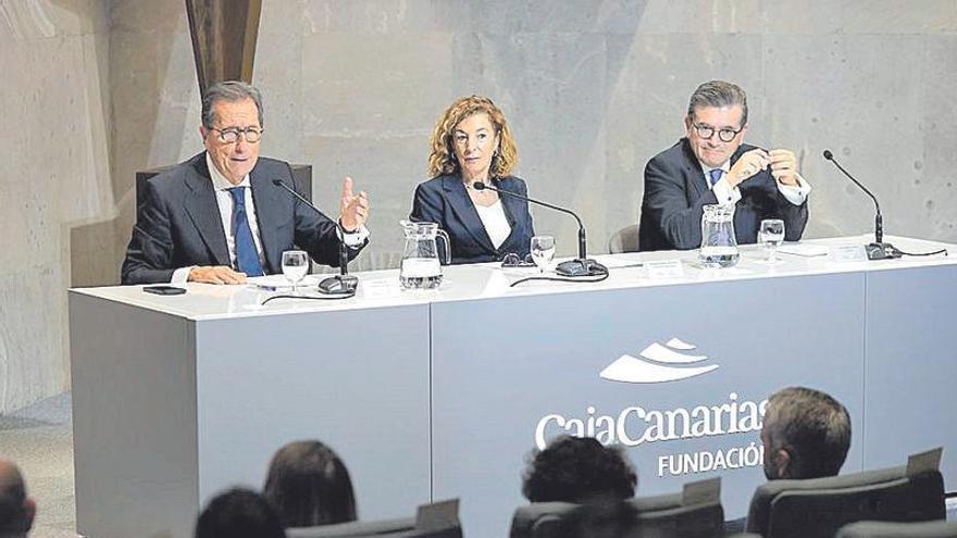 Antonio Vila, Margarita Ramos y Juan Ramón Fuertes durante el acto.