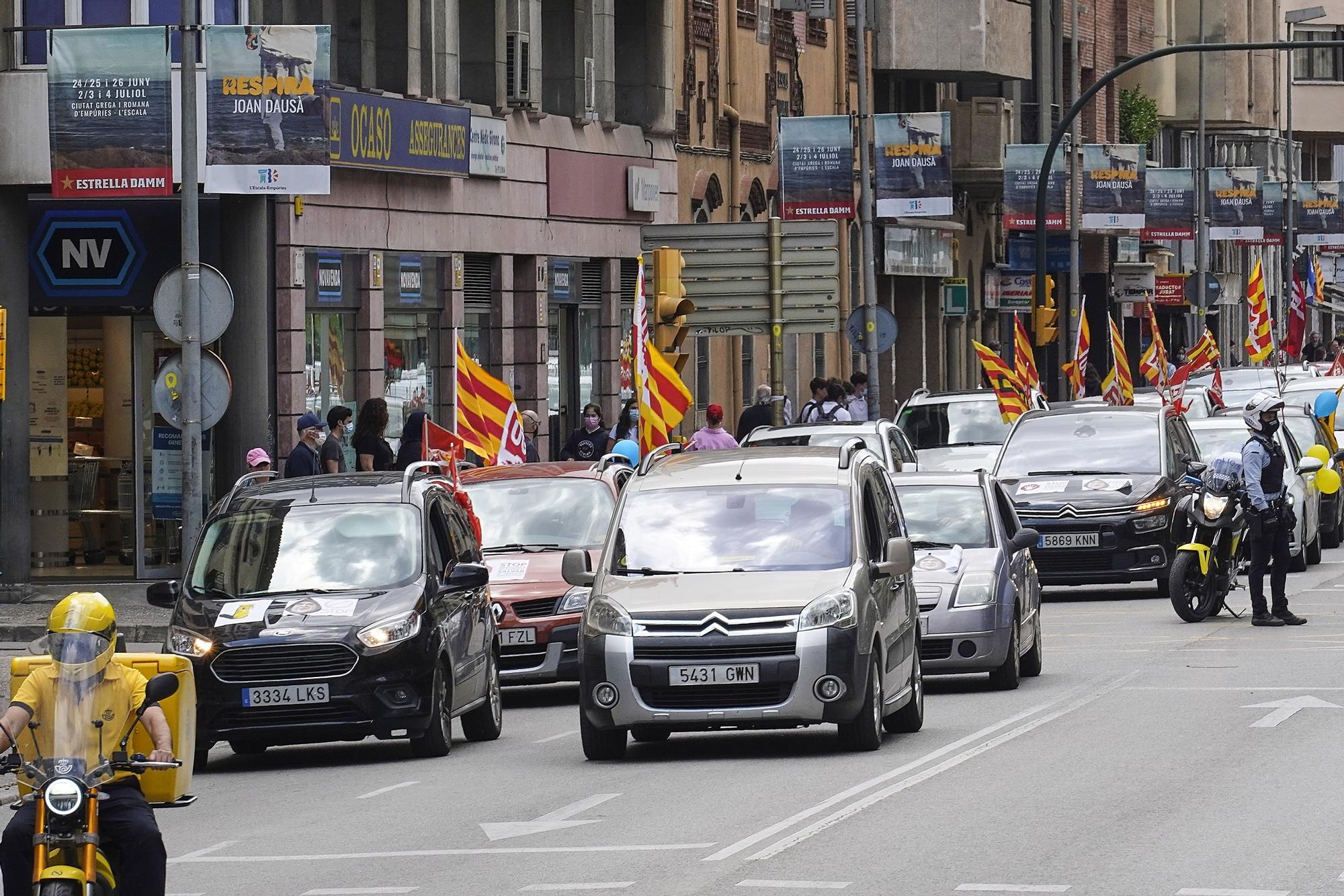 Marxa lenta de treballadors de Correus de Girona