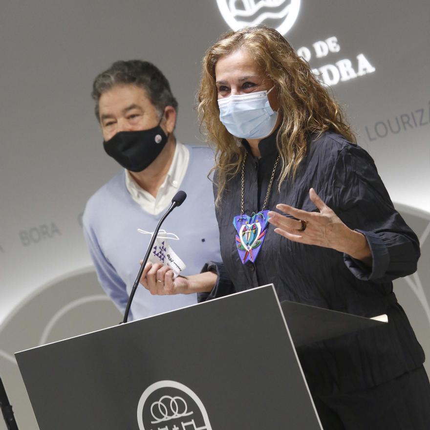 La presidenta provincial y el alcalde en la presentación del encuentro on line