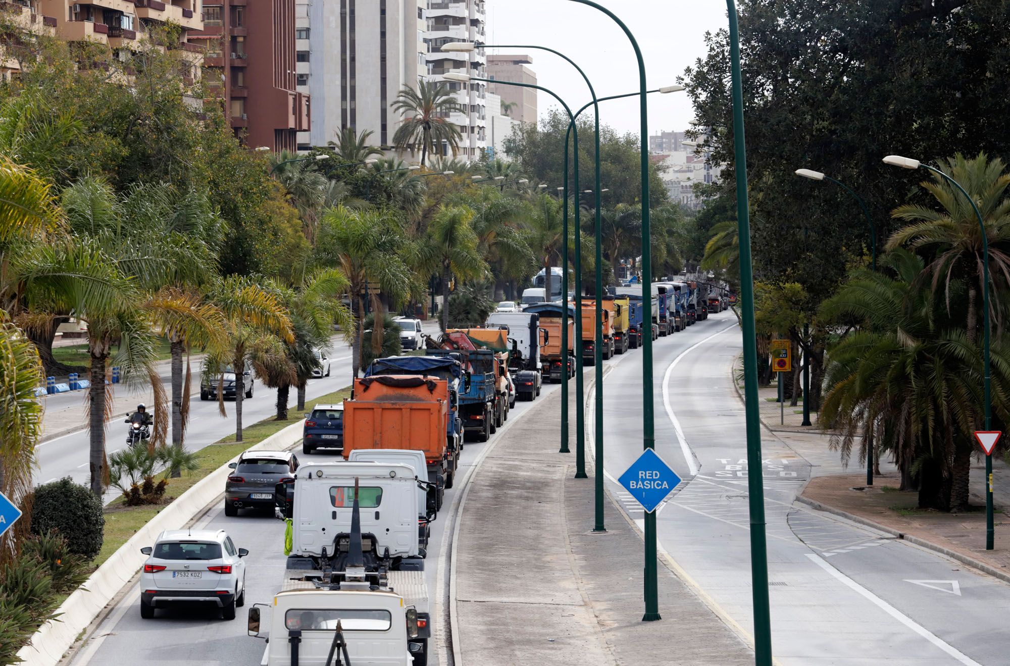 Protesta de los camioneros por el Centro de Málaga