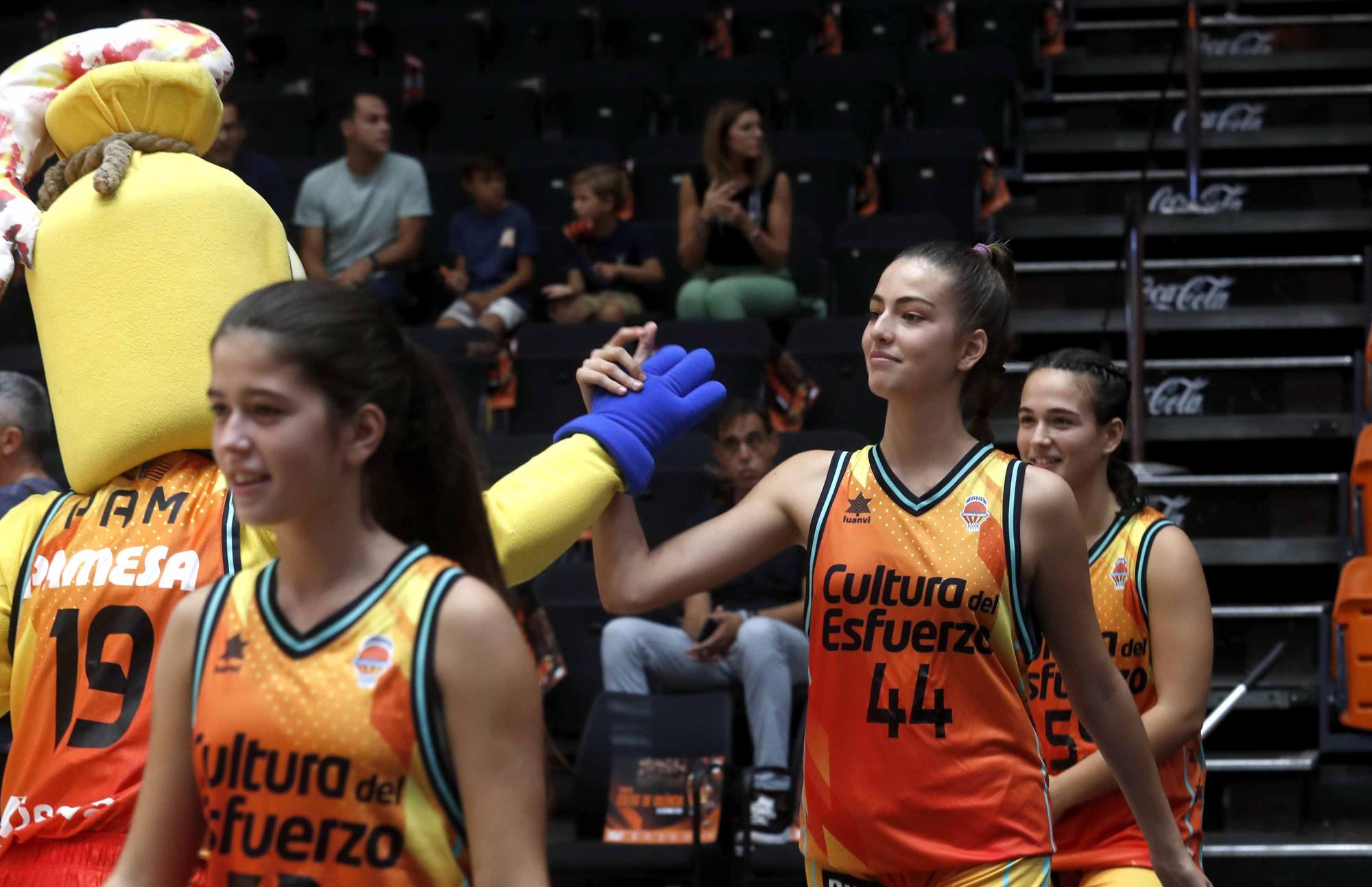 Presentación del Valencia Basket en La Fonteta