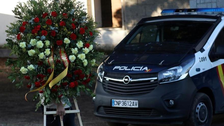 Franco surt del Valle de los Caídos 44 anys després enmig de retrets encreuats