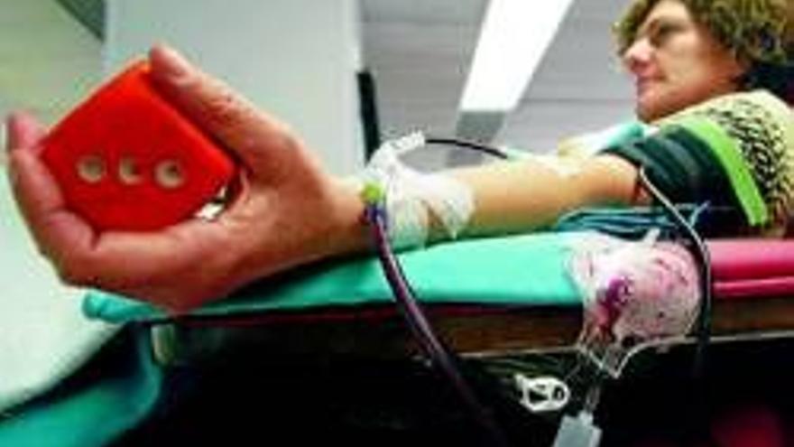 La hermandad de donantes de sangre supera las 100.000 bolsas
