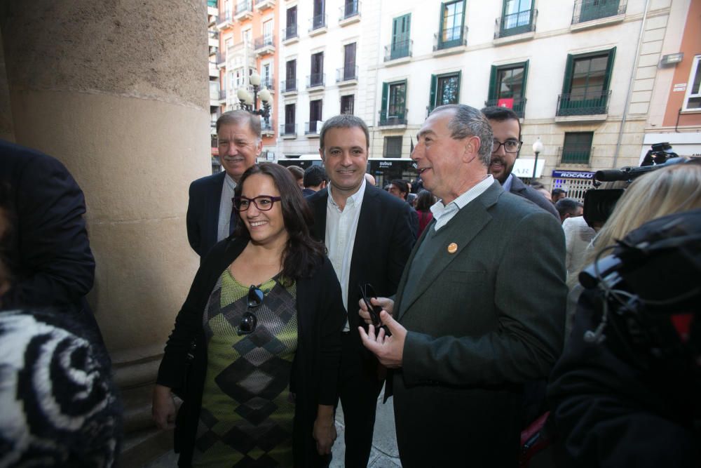 La Generalitat en pleno celebra en Alicante las cuatro décadas de la Carta Magna con un acto institucional en el Teatro Principal que llega en medio de los ataques al modelo territorial y de la alerta ultra.