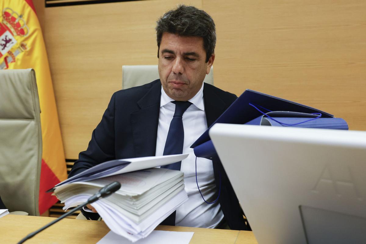Carlos Mazón durante su comparecencia en la comisión de investigación de la dana del Congreso en noviembre último. EFE/ Zipi