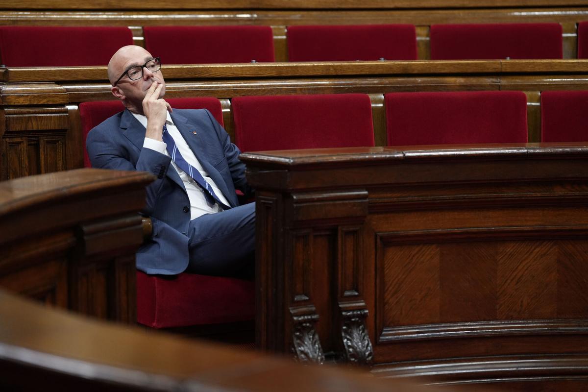 El conseller de Drets Socials de la Generalitat de Catalunya, Raúl Moreno, durante la sesión plenaria