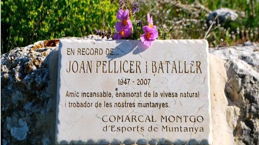 La Vall de Gallinera recupera la placa dedicada a Joan Pellicer arrancada por unos vándalos