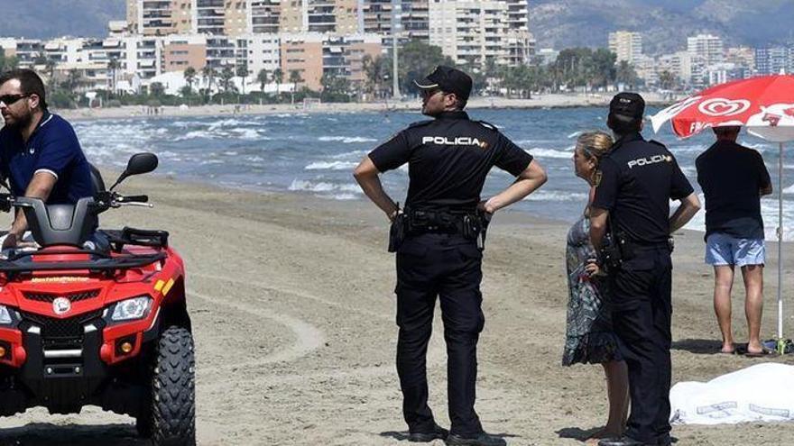 Fallece ahogado un hombre en la playa del Serradal de Castelló mientras se bañaba