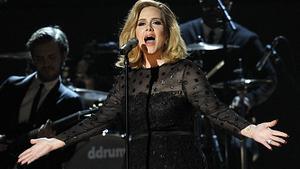 Adele, durante su actuación en los Grammy.