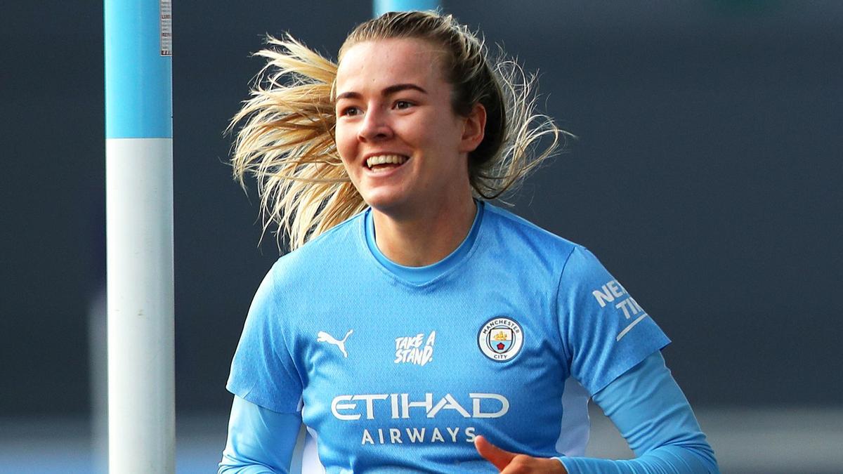 Lauren Hemp con el Manchester City