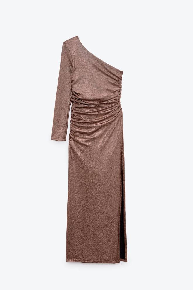 Vestido drapeado en tono bronce de escote asimétrico de Zara