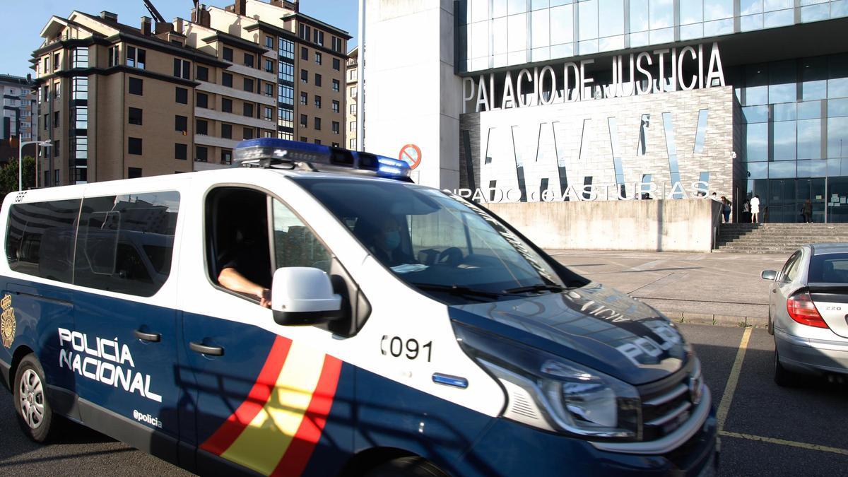 Vista de los Juzgados de Gijon.