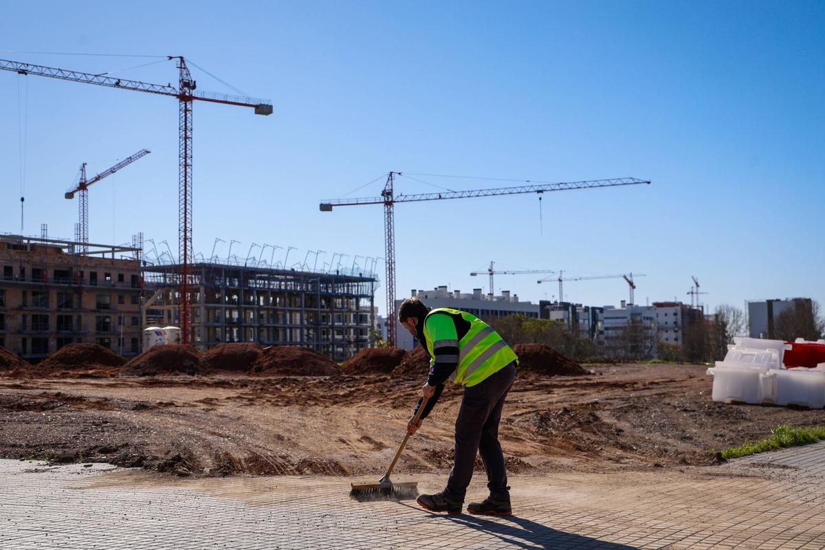 Córdoba. Viviendas de nueva construcción, obras, pisos, bloques. Huerta Santa Isabel