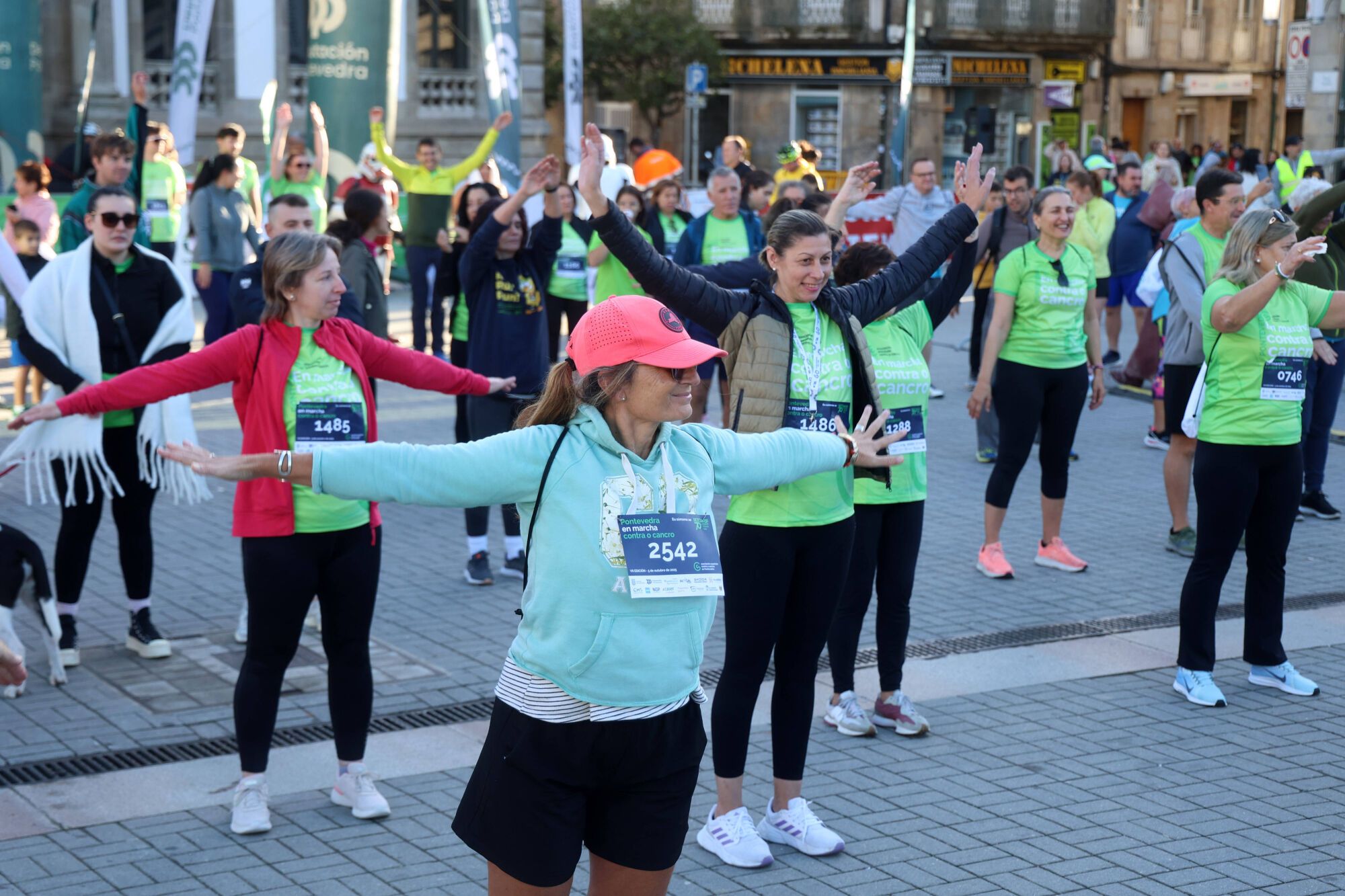Dos mil setecientos participantes convirtieron la Marcha contra el cáncer de Pontevedra en la más multitudinaria de Galicia