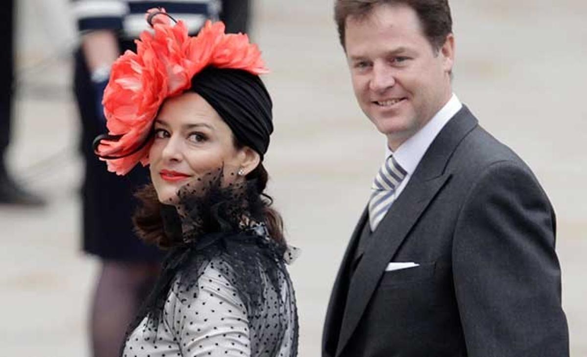 El diputat britànic Nick Clegg, al costat de la seva dona espanyola Miriam, a l’arribar a l’abadia de Westmisnter.